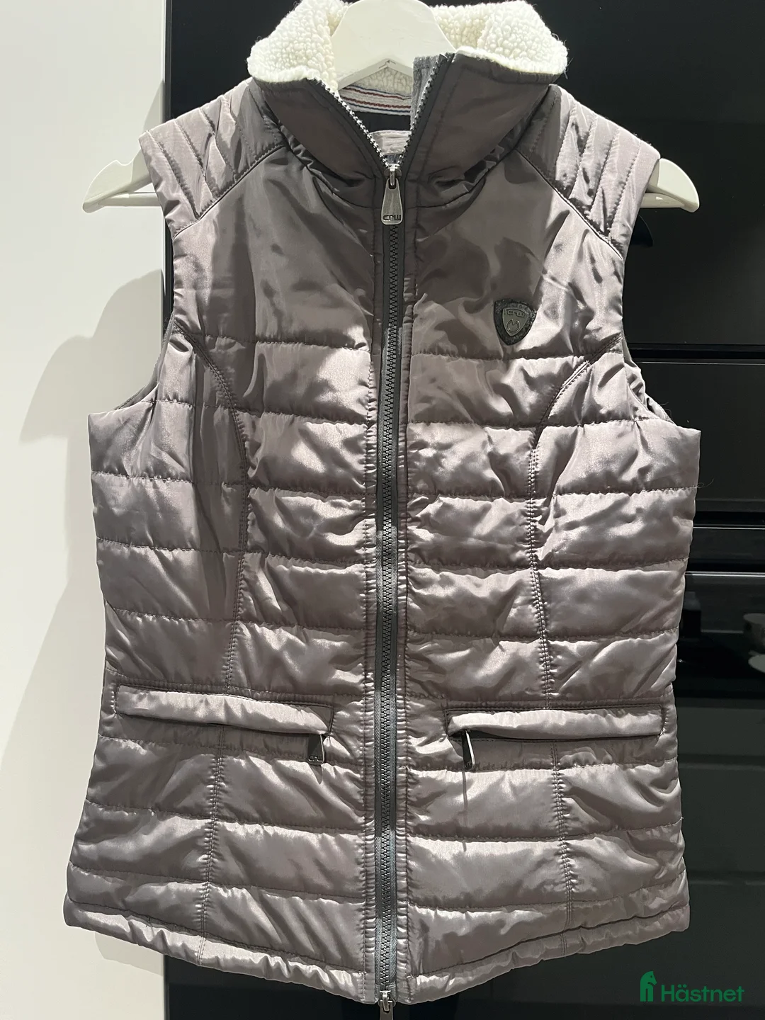 Jackor & Kavajer ryttarutrustning till salu: CRW Täckväst i Skärblacka - Annons 1