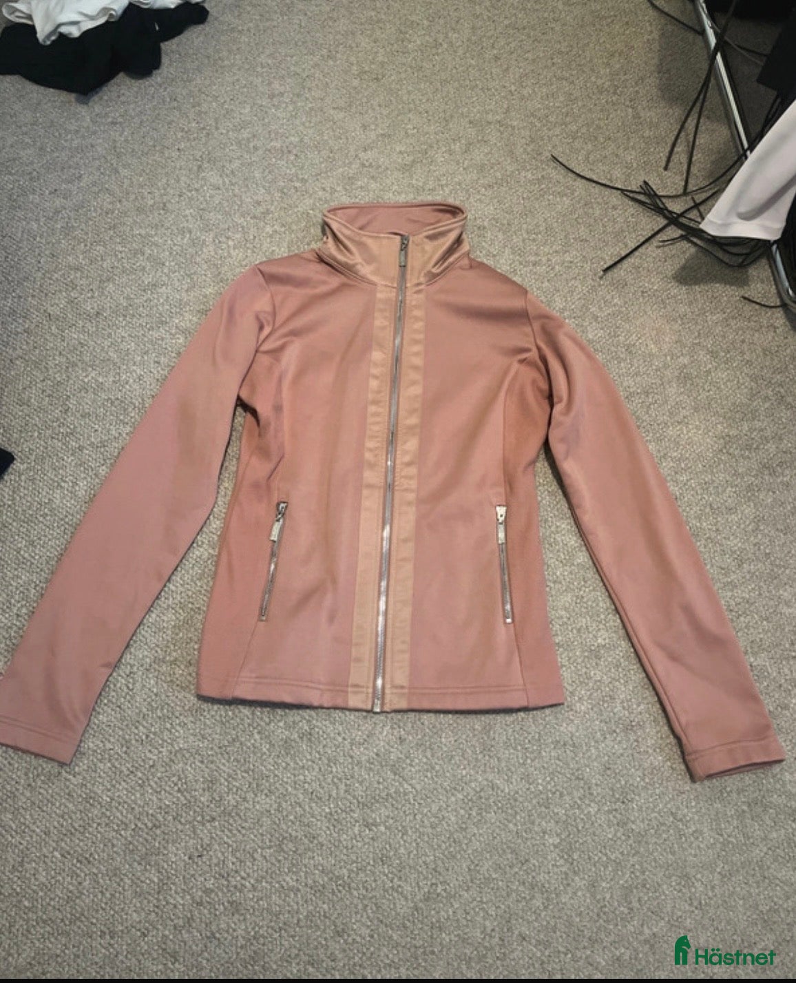 Övrigt Ridkläder ryttarutrustning till salu: Equestrian Stockholm tröja - Annons 1