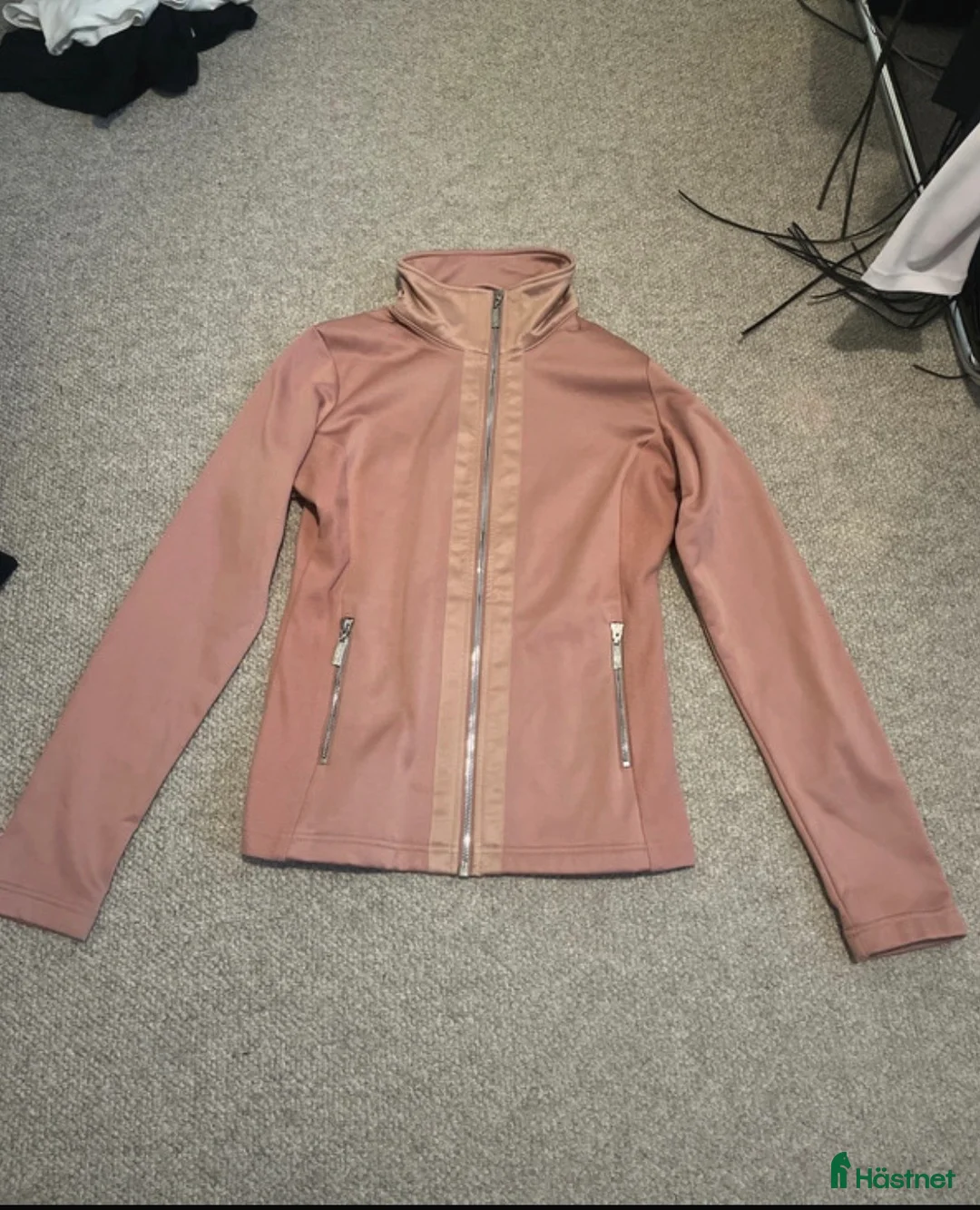 Övrigt Ridkläder ryttarutrustning till salu: Equestrian Stockholm tröja - Annons 1