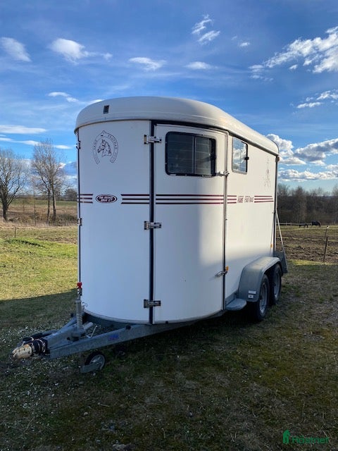 Hästtransporter  fordon & transport till salu: Fautras Oblic V5 – Rymligt & Säkert Diagonalsläp - Annons 1