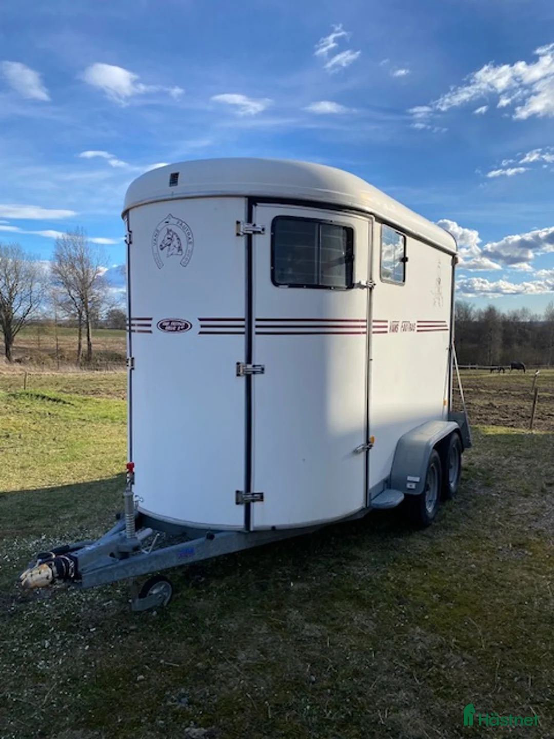 Hästtransporter  fordon & transport till salu: Fautras Oblic V5 – Rymligt & Säkert Diagonalsläp - Annons 1