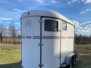 Hästtransporter fordon & transport till salu: Fautras Oblic V5 – Rymligt & Säkert Diagonalsläp - Annons 1