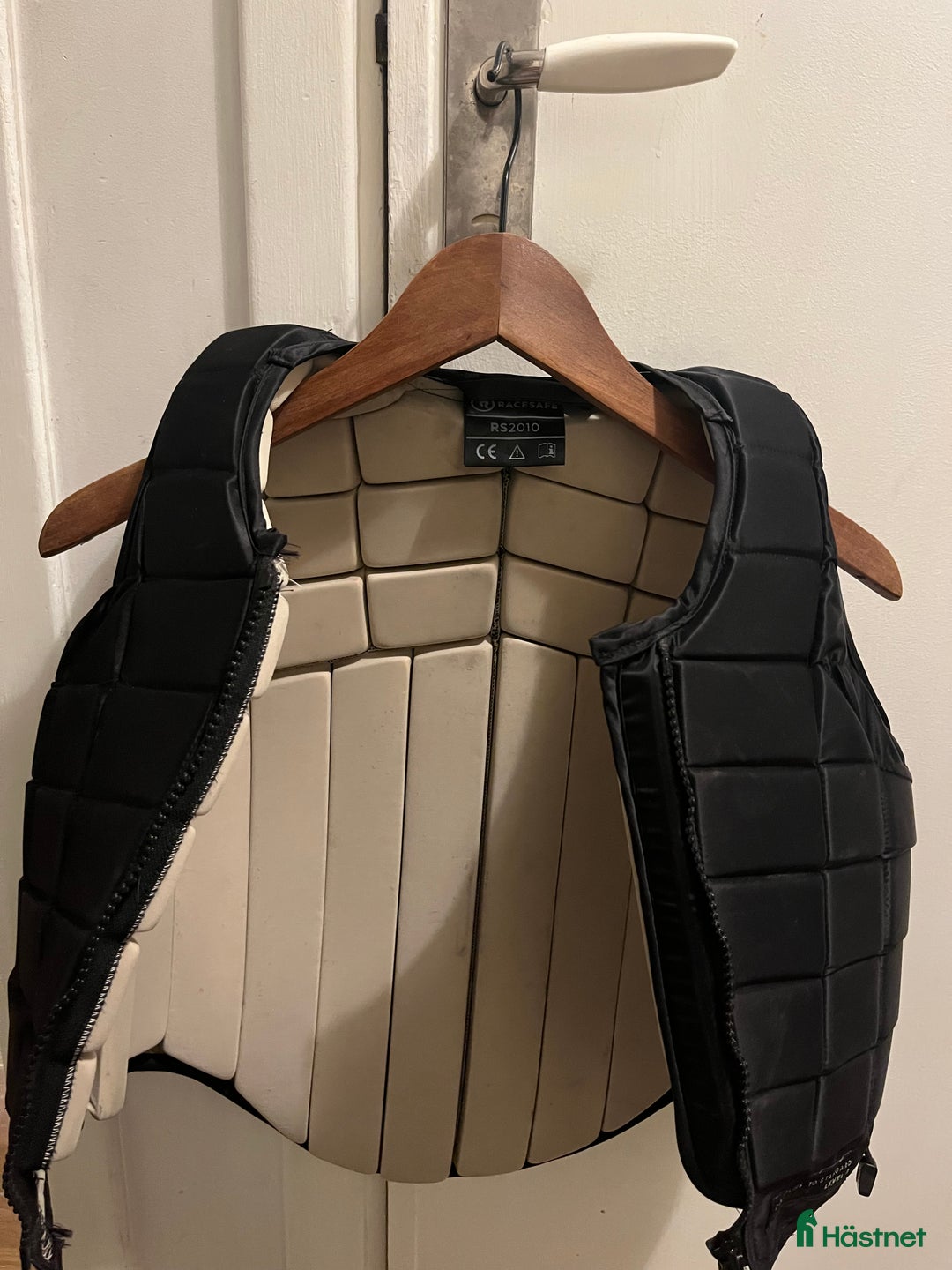 Säkerhetsvästar ryttarutrustning till salu: Racesafe ridväst i Gustavsberg - Annons 3