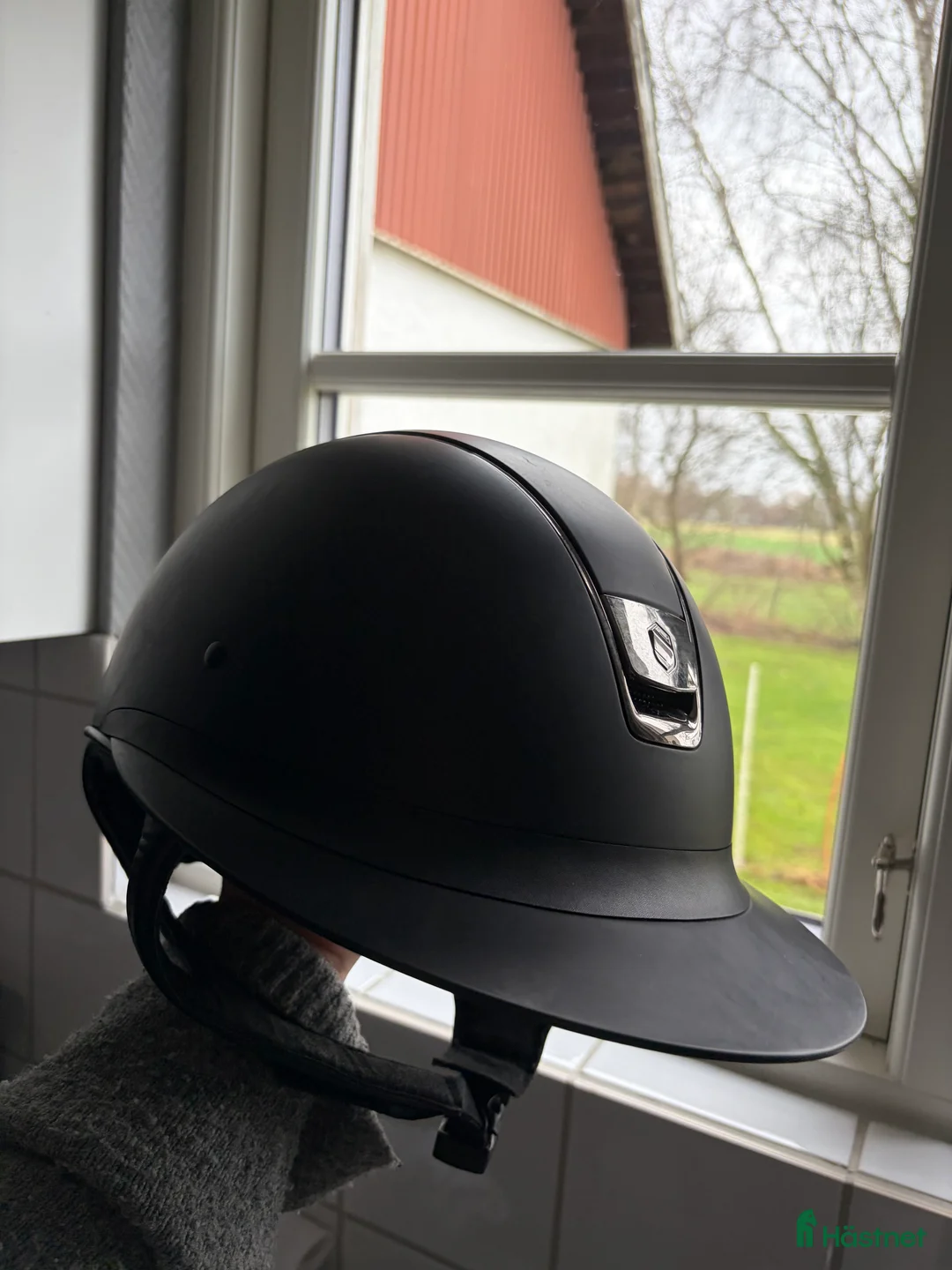 Hjälmar ryttarutrustning till salu: Matt svart väldigt fin Samshield Miss Shield - Annons 1