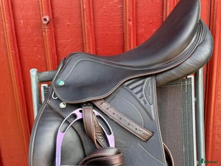 Sadlar hästutrustning till salu: PRESTIGE VERSAILLES NEW DW 17 ”/34 i Dannike - Annons 18