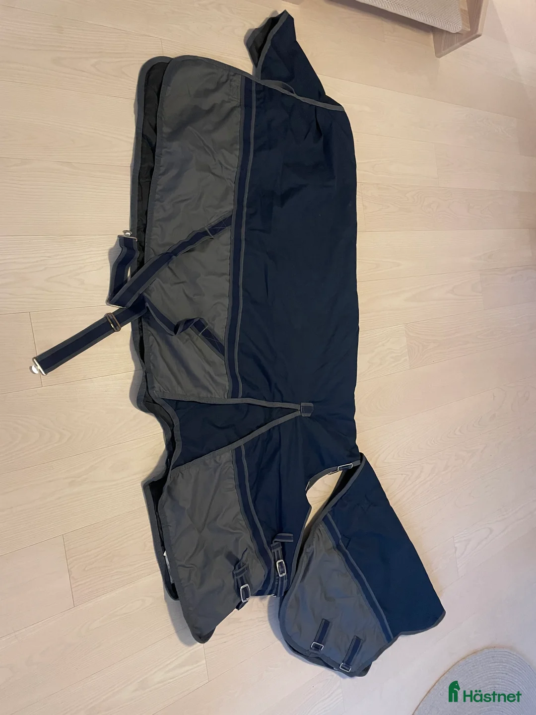 Täcken hästutrustning till salu: 300 g vintertäcke + hals!  i Strandbaden - Annons 1