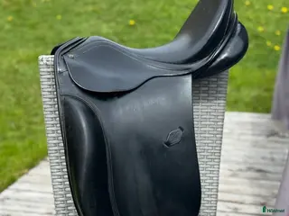 Sadlar hästutrustning till salu: Dressyrsadel MKT PRISSÄNKT i Frösön - Annons 1