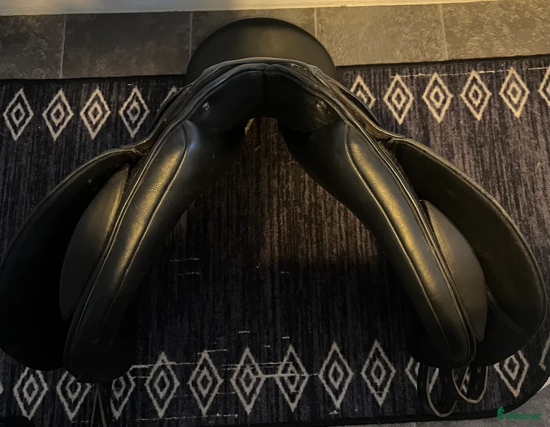 Sadlar hästutrustning till salu: Dressyrsadel i Kvissleby - Annons 6