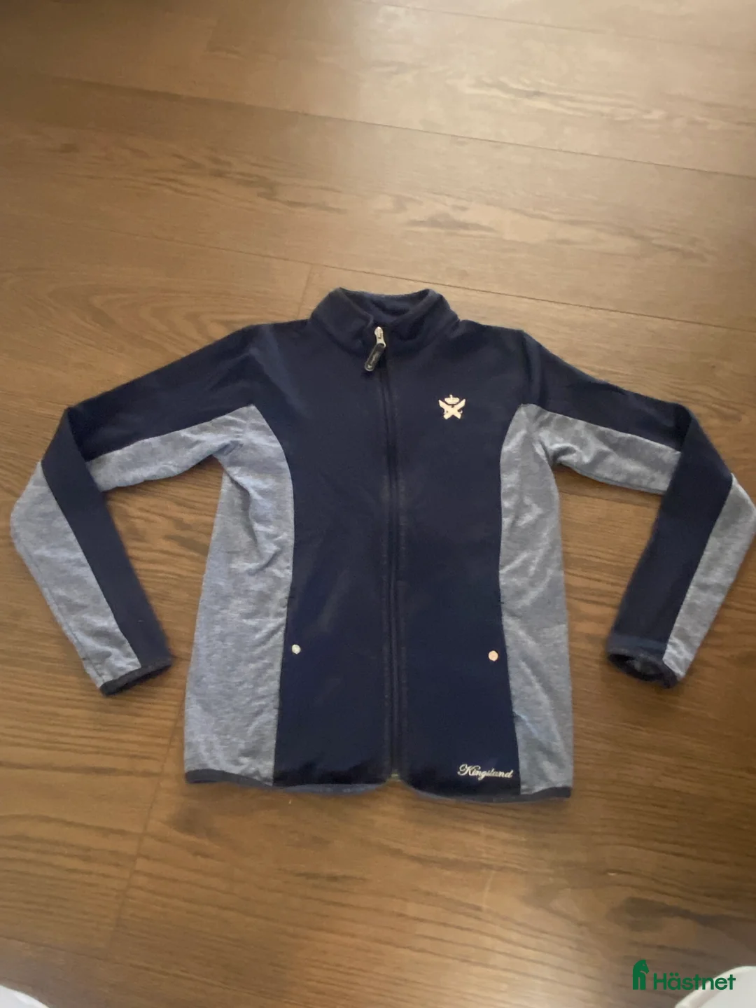 Övrigt Ridkläder ryttarutrustning till salu: Fleecetröja Kingsland  i Varberg - Annons 1