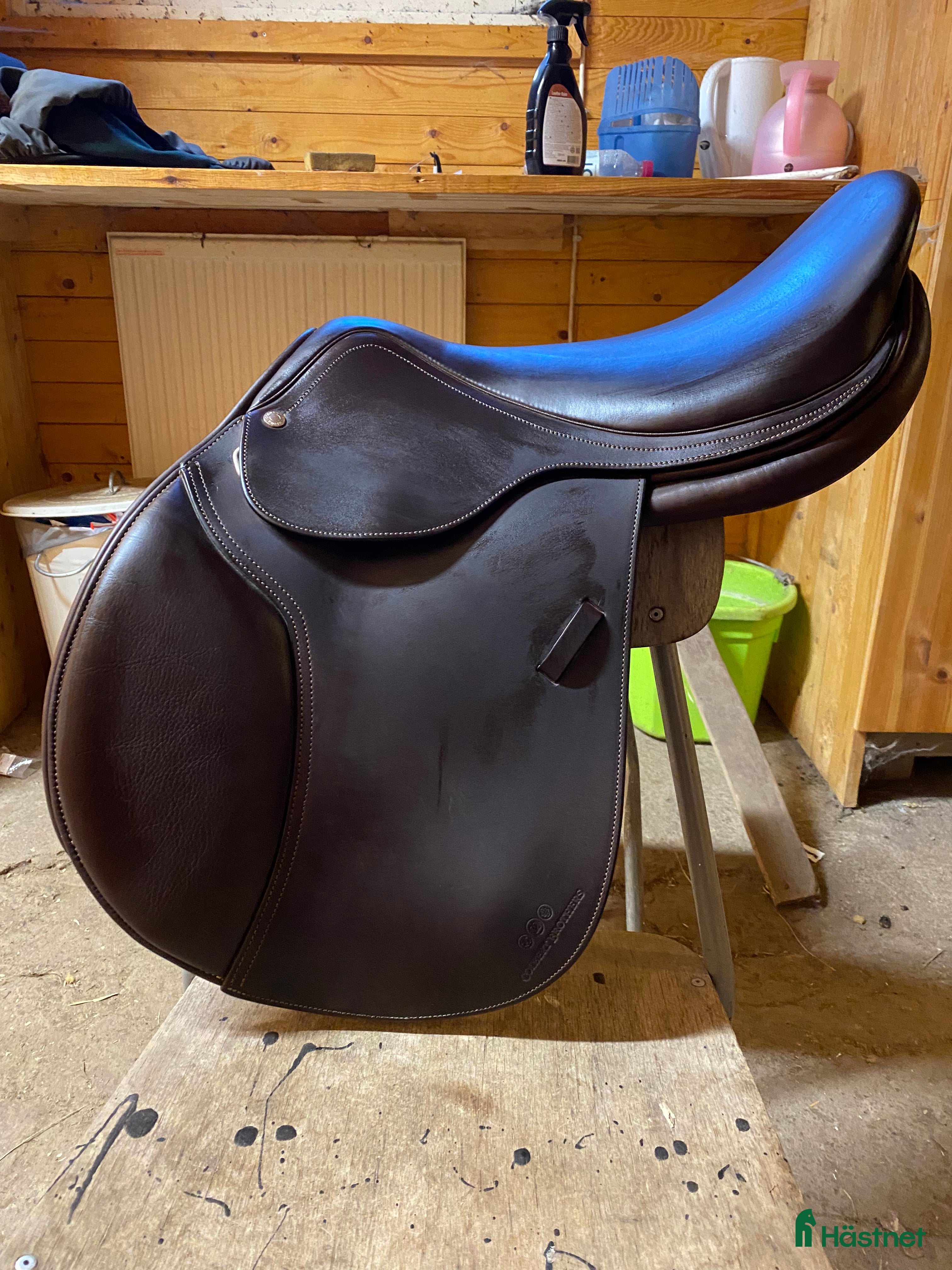 Sadlar hästutrustning till salu: Colbert brothers hoppsadel i Ljungsbro - Annons 1