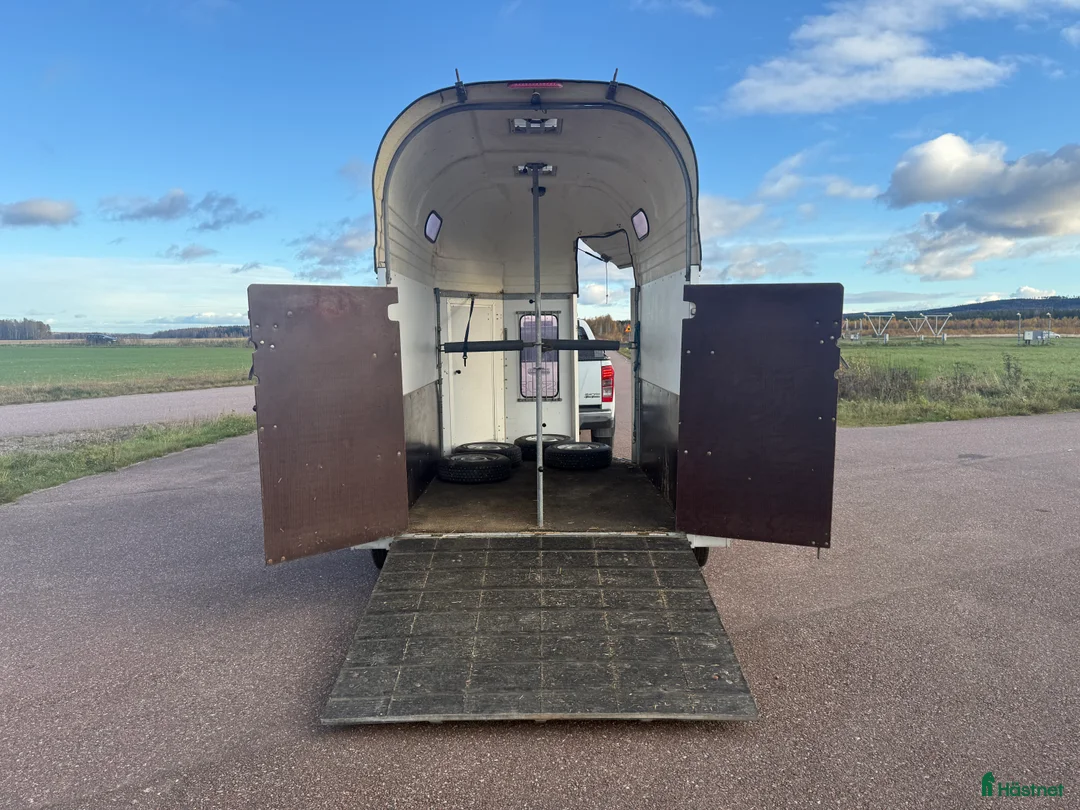 Hästtransporter  fordon & transport till salu: Boj 220EH - fronturlastning! i Borlänge - Annons 4