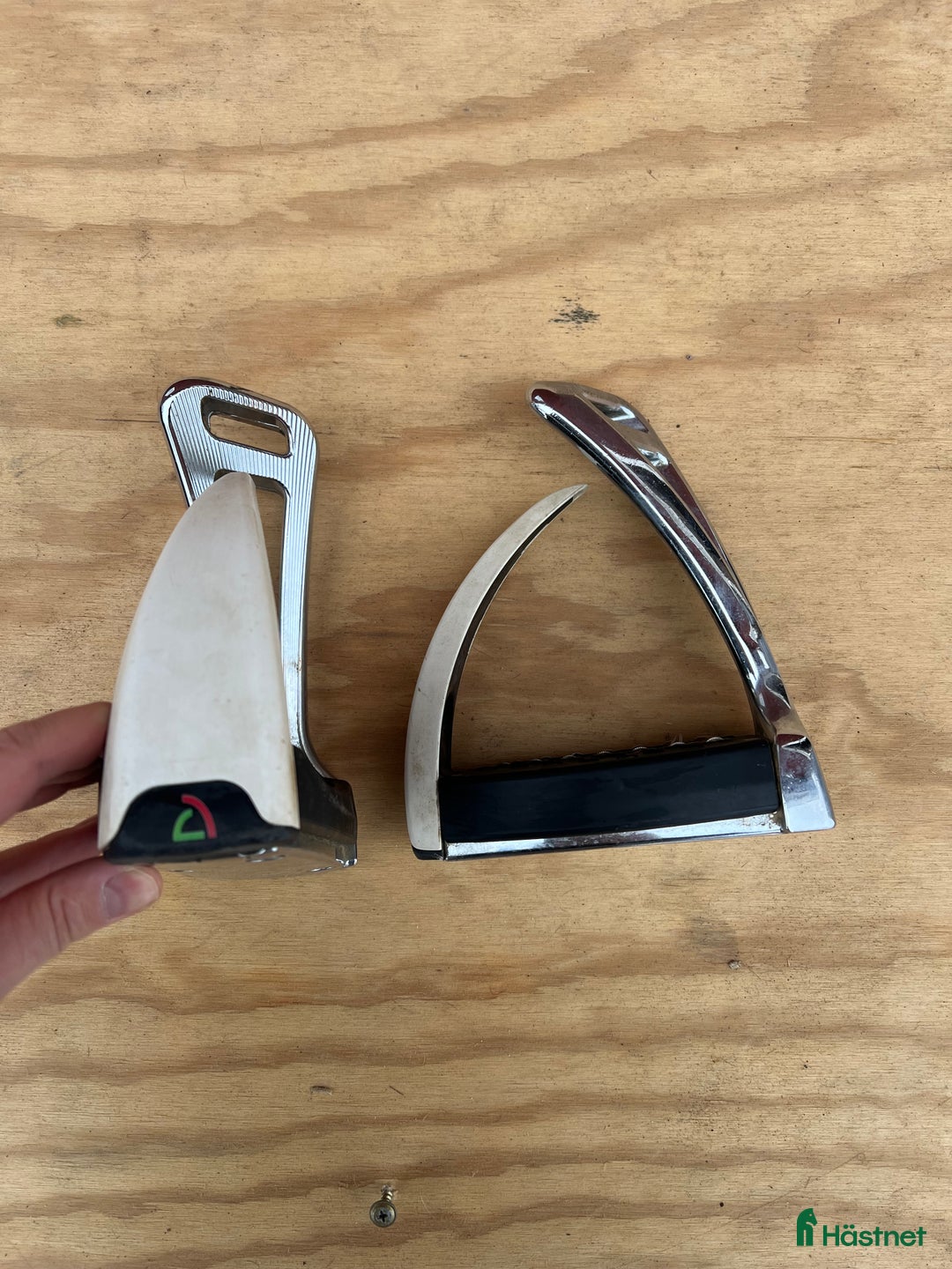 Stigbyglar hästutrustning till salu: S2 safe riding stigbyglar  i Brålanda - Annons 5