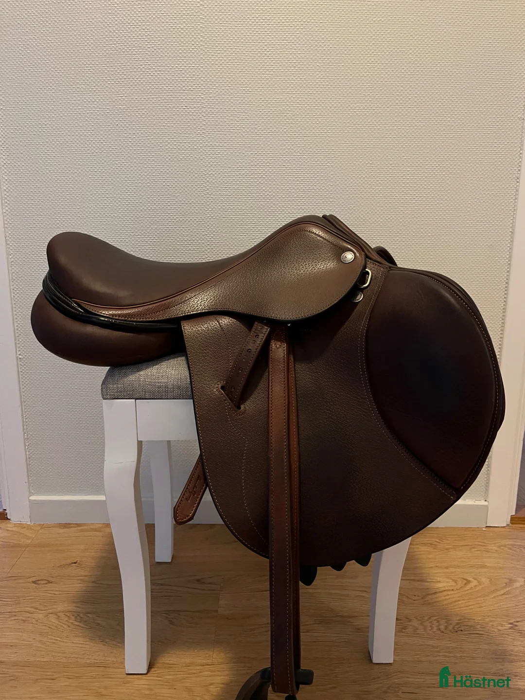 Sadlar hästutrustning till salu: Nästan ny Kemnevall hoppsadel - Annons 2