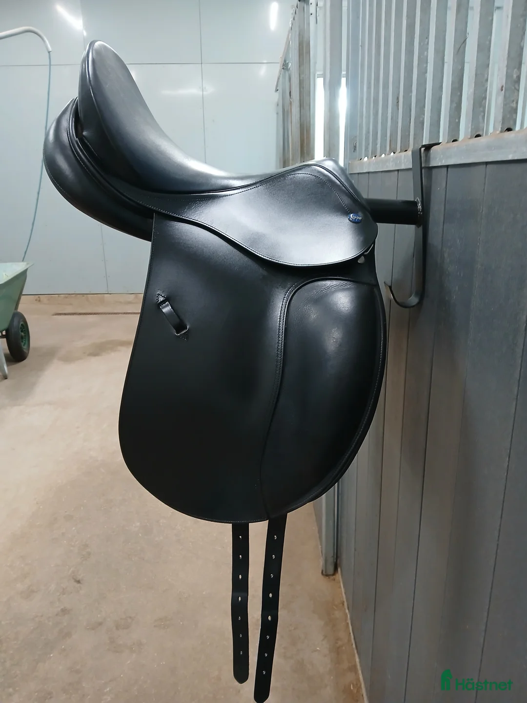 Sadlar hästutrustning till salu: Välvårdad dressyrsadel i Västra Ämtervik - Annons 2