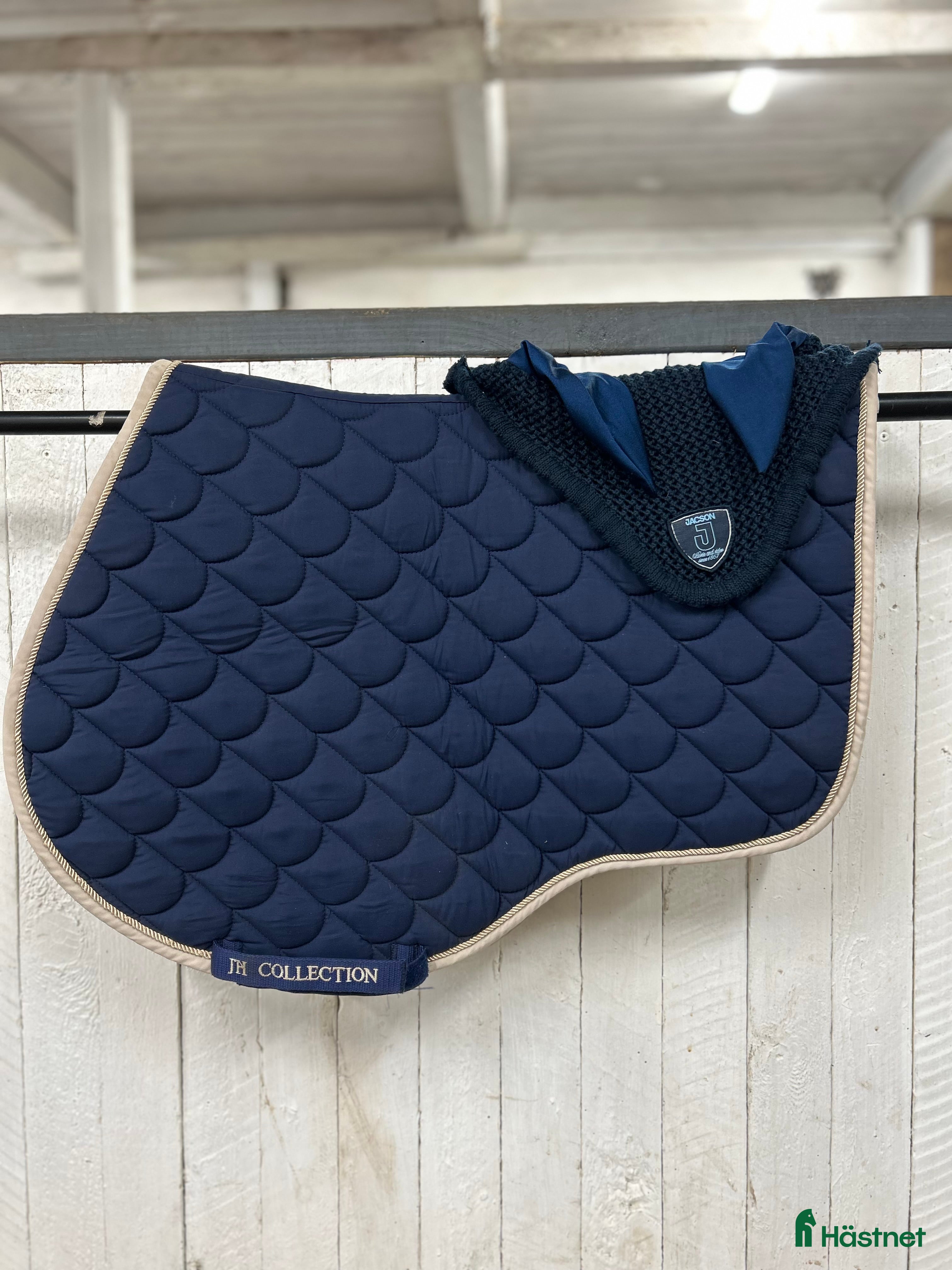 Schabrak & Vojlockar hästutrustning till salu: JH collection schabrak och Jacson huva - Annons 5