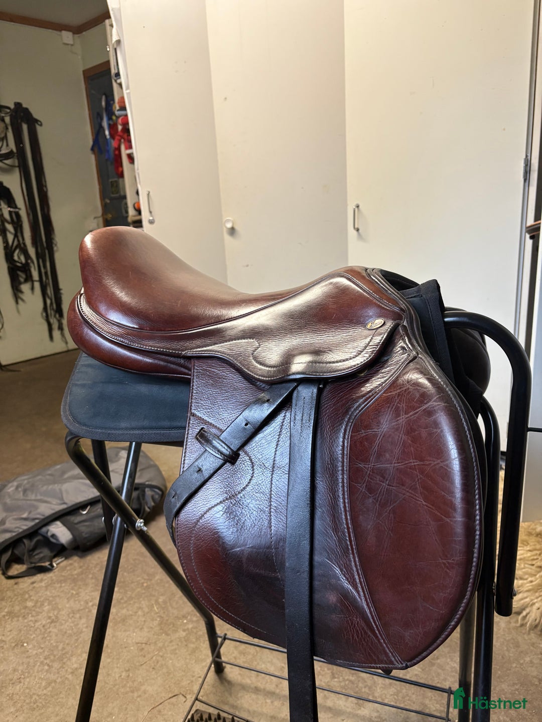 Sadlar hästutrustning till salu: Brun hoppsadel  i Gnarp - Annons 1