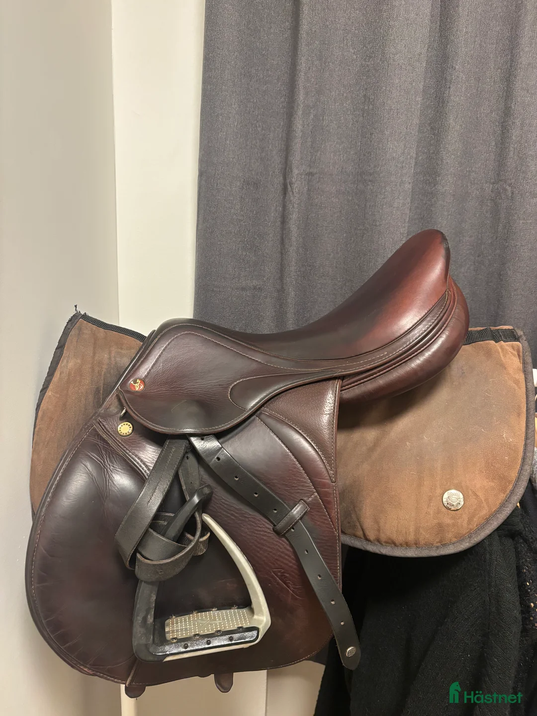 Sadlar hästutrustning till salu: Prestigesadel ogilvypad brösta sadelgjord freejump - Annons 1