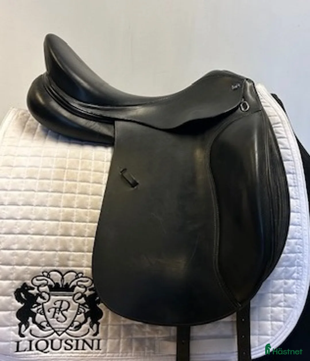 Sadlar hästutrustning till salu: Dressyrsadel Lippo Azzario - Annons 1