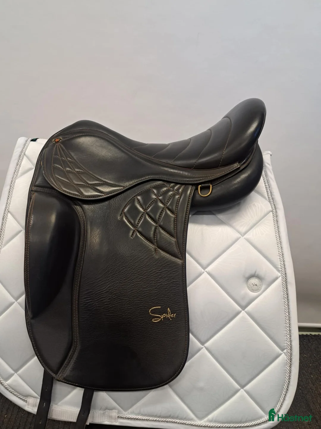 Sadlar hästutrustning till salu: Spider islandssadel i Färnäs - Annons 1