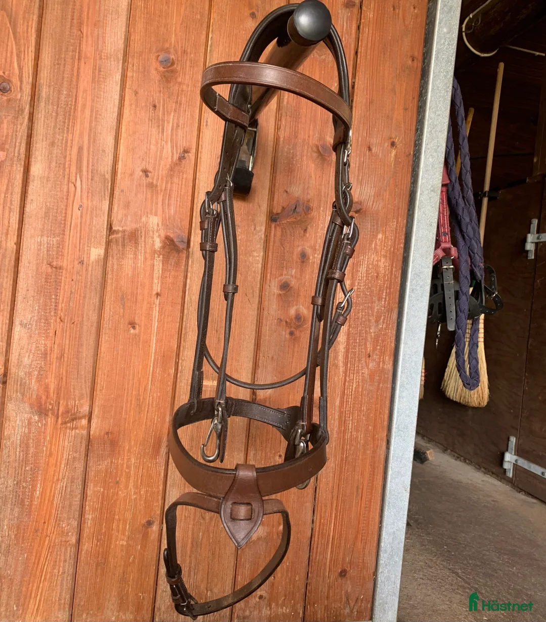 Träns hästutrustning till salu: Fint brunt Lippo träns! i Habo - Annons 5
