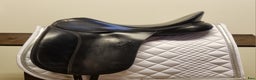 Sadlar hästutrustning till salu: Ullstoppad Bates Caprilli  i Allerum - Annons 1