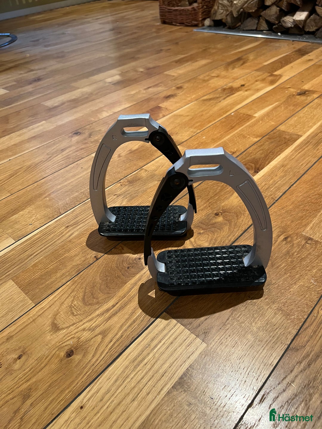 Övrig Ryttarutrustning ryttarutrustning till salu: WALDHAUSEN säkerhetsstigbyglar, nyskick i Höör - Annons 4