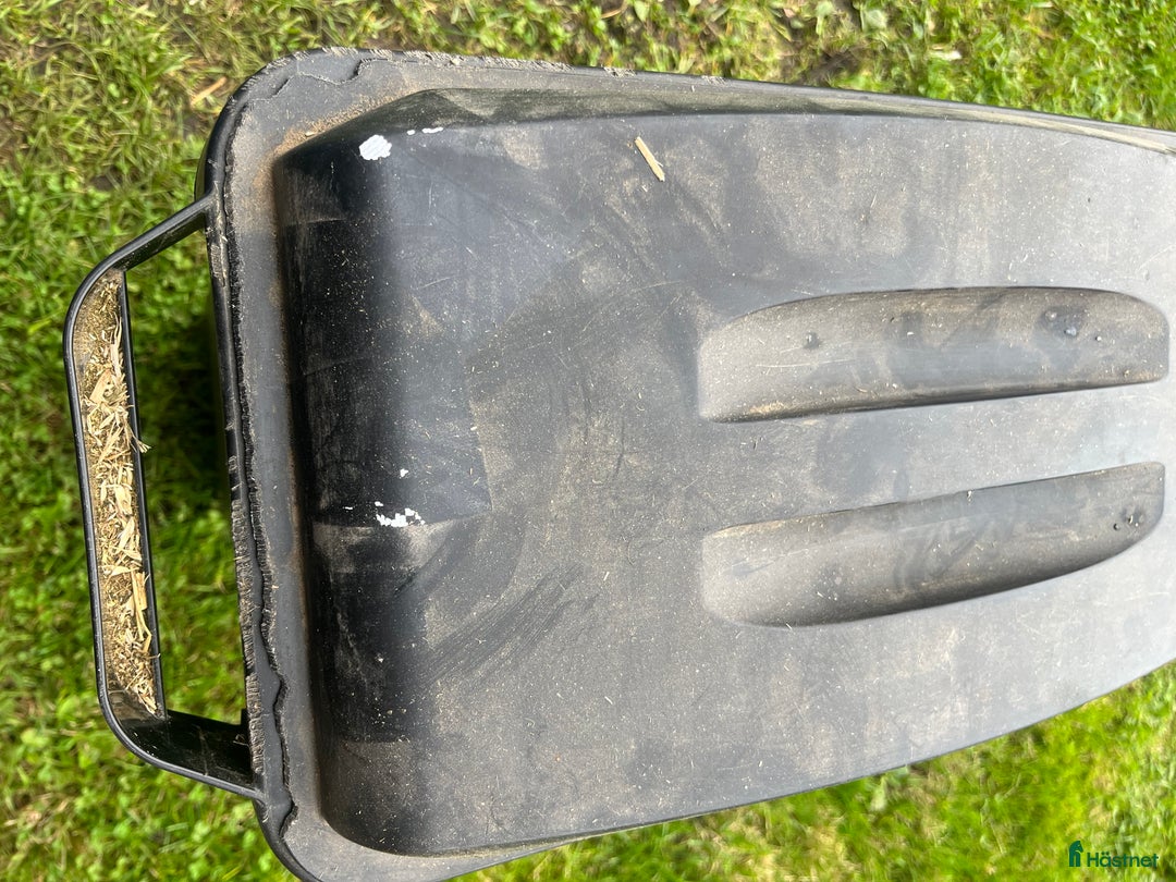 Stallinredning, stängsel & gård övrig utrustning till salu: Svart fodertunna i Åkersberga - Annons 2