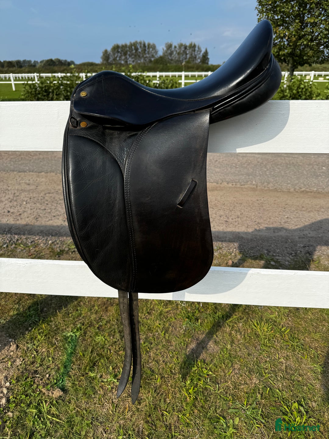 Sadlar hästutrustning till salu: France Premiere Sadel i Båstad - Annons 1