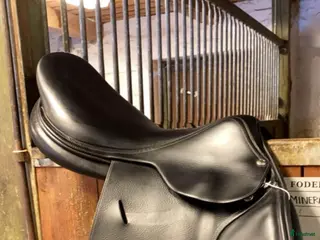 Sadlar hästutrustning Butet 17,5” korta kåpor - Annons 1