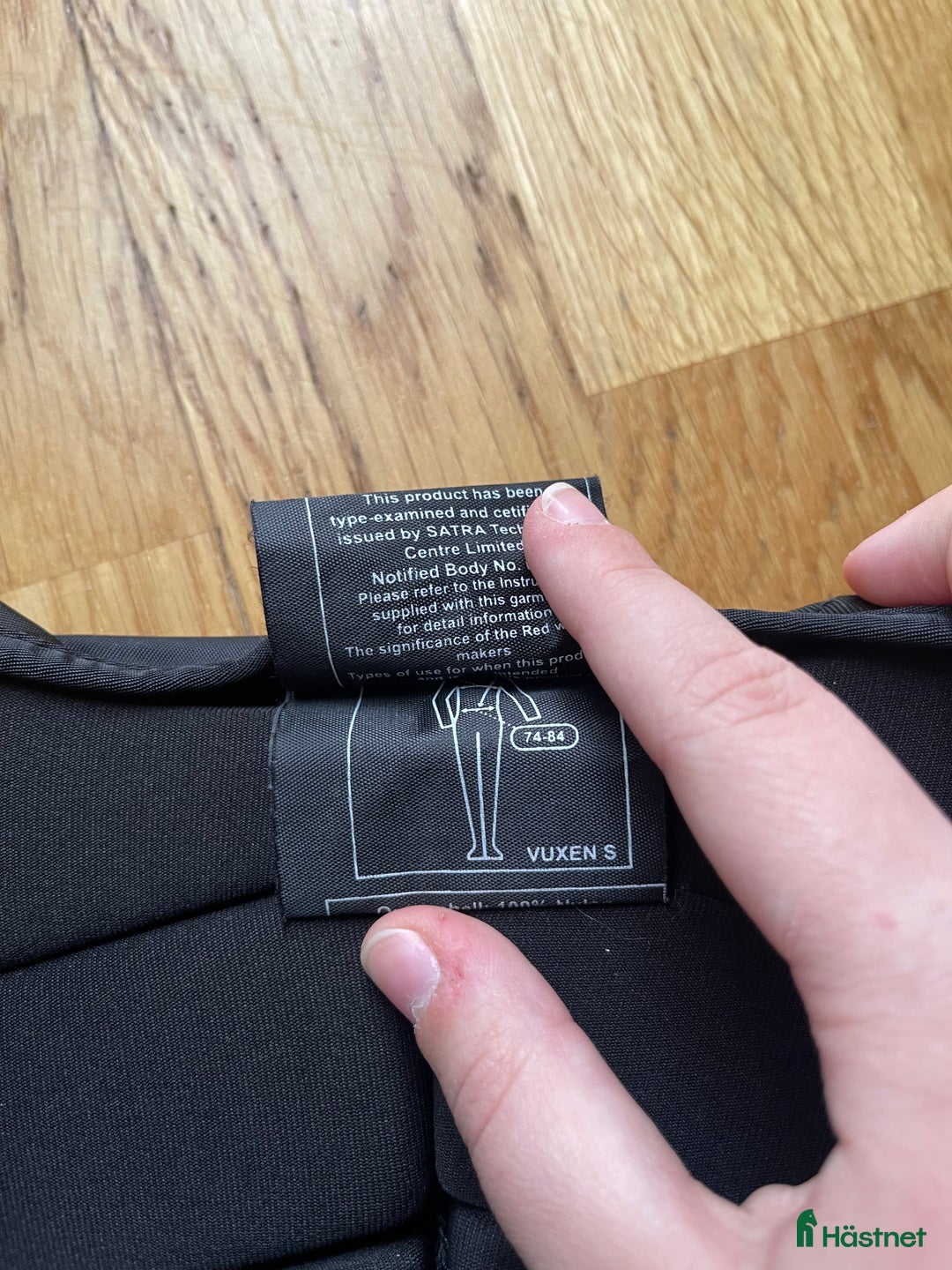 Säkerhetsvästar ryttarutrustning till salu: Säljer min ridväst i Trollhättan - Annons 4