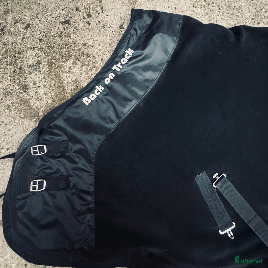 Täcken hästutrustning till salu: Back on Track supreme fleecetäcke i Undersåker - Annons 2