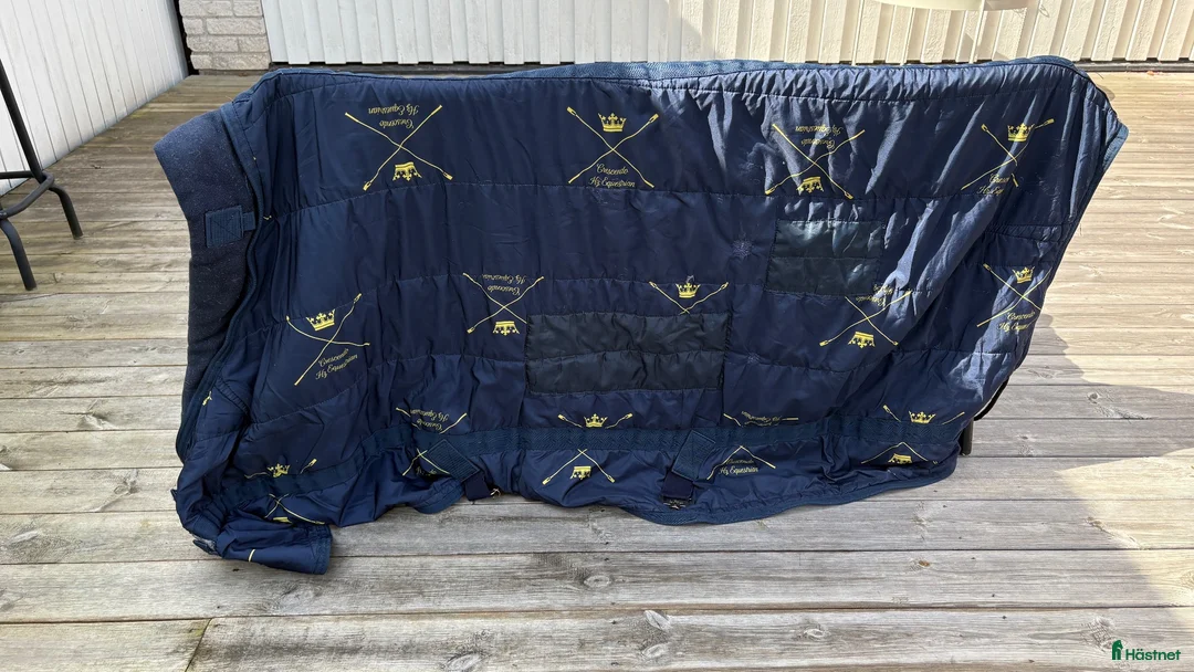 Täcken hästutrustning till salu: Stalltäcke  - Annons 2