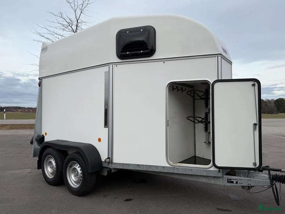 Hästtransporter  fordon & transport till salu: Royal XT - funktionell, smidig och säker!  i Köping - Annons 3
