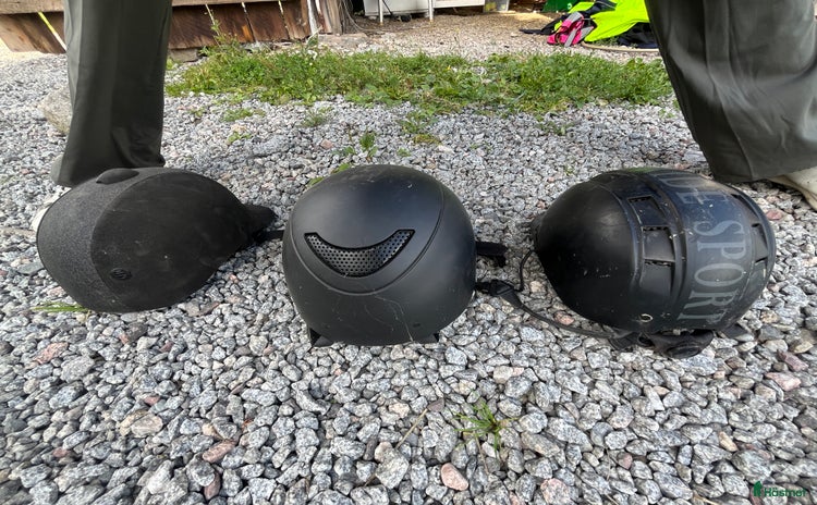 Hjälmar ryttarutrustning till salu i Bro - Annons 10