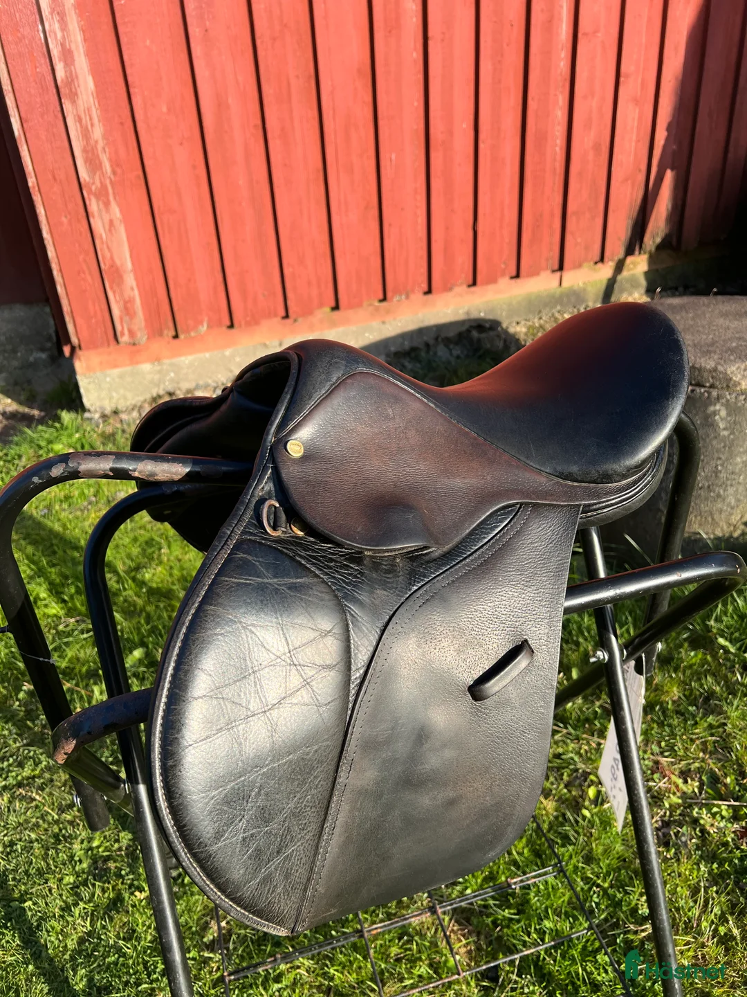 Sadlar hästutrustning till salu: Liten fin sadel i läder 14” i Göteborg - Annons 2