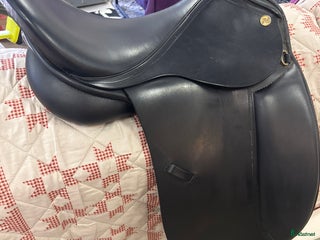 Sadlar hästutrustning till salu: Fin svart Rolf Stenberg dressyrsadel i Upplands Väsby - Annons 2