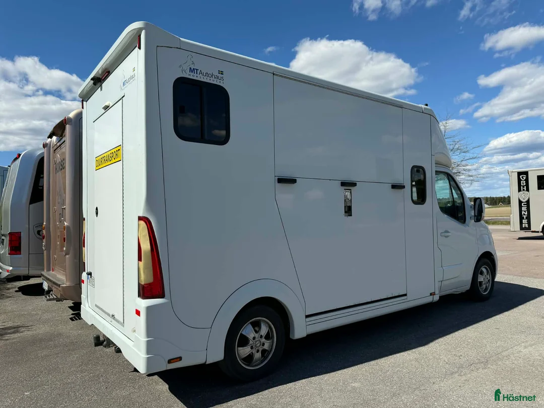 Hästlastbilar  fordon & transport till salu: Perfekt meetingbuss 5 säten och sovplatser! - Annons 2