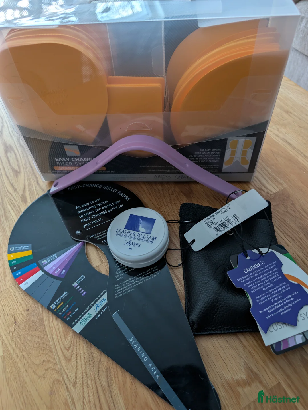 Sadlar hästutrustning till salu: Bates WIDE dressyr 17.5 - Annons 11