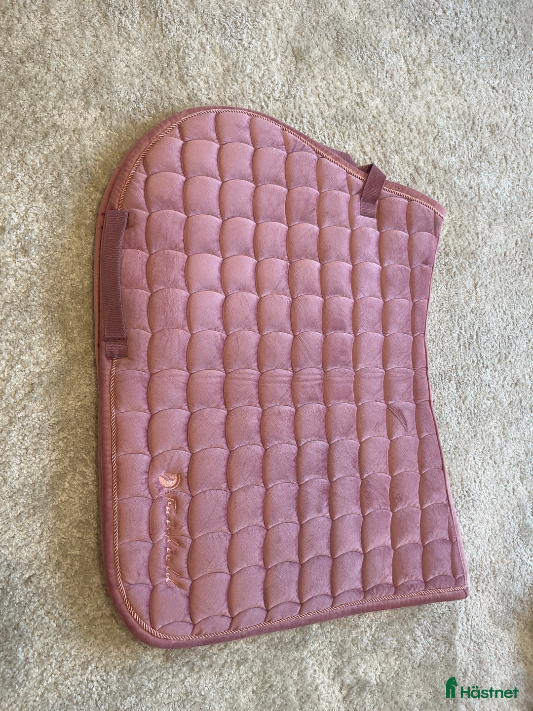 Schabrak & Vojlockar hästutrustning till salu: Snyggt Fairfield schabrak i Kungälv - Annons 1