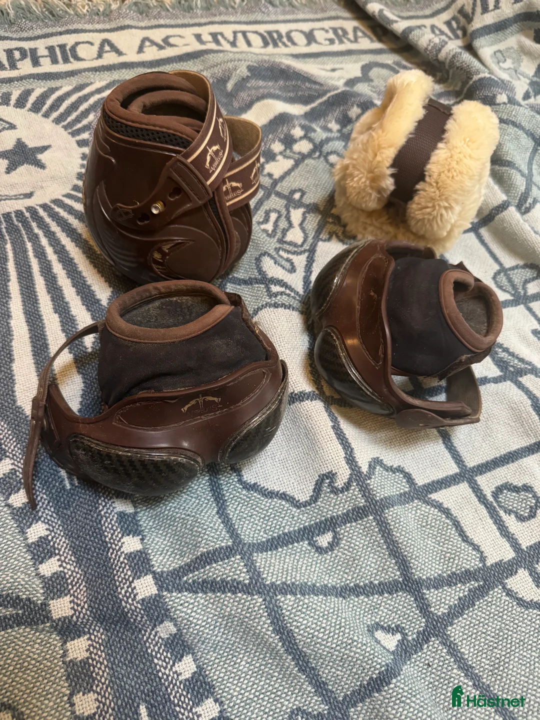 Benskydd hästutrustning till salu: Veredus benskydd bruna i Göteborg - Annons 1