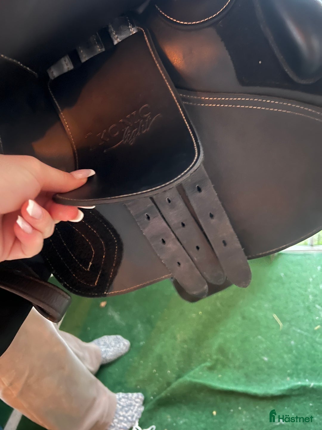 Sadlar hästutrustning till salu: Ikonic Light Hoppsadel i Värmdö - Annons 5