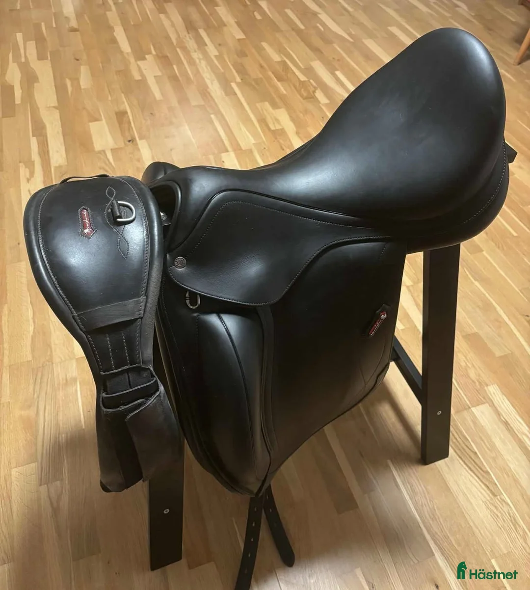 Sadlar hästutrustning till salu: Equipe Olympia 17,5 M M i Ludvika - Annons 2