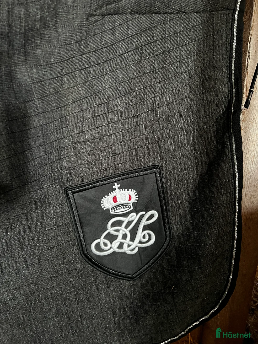 Täcken hästutrustning till salu: Snyggt kingsland täcke i bra skick  i Stockholm - Annons 2