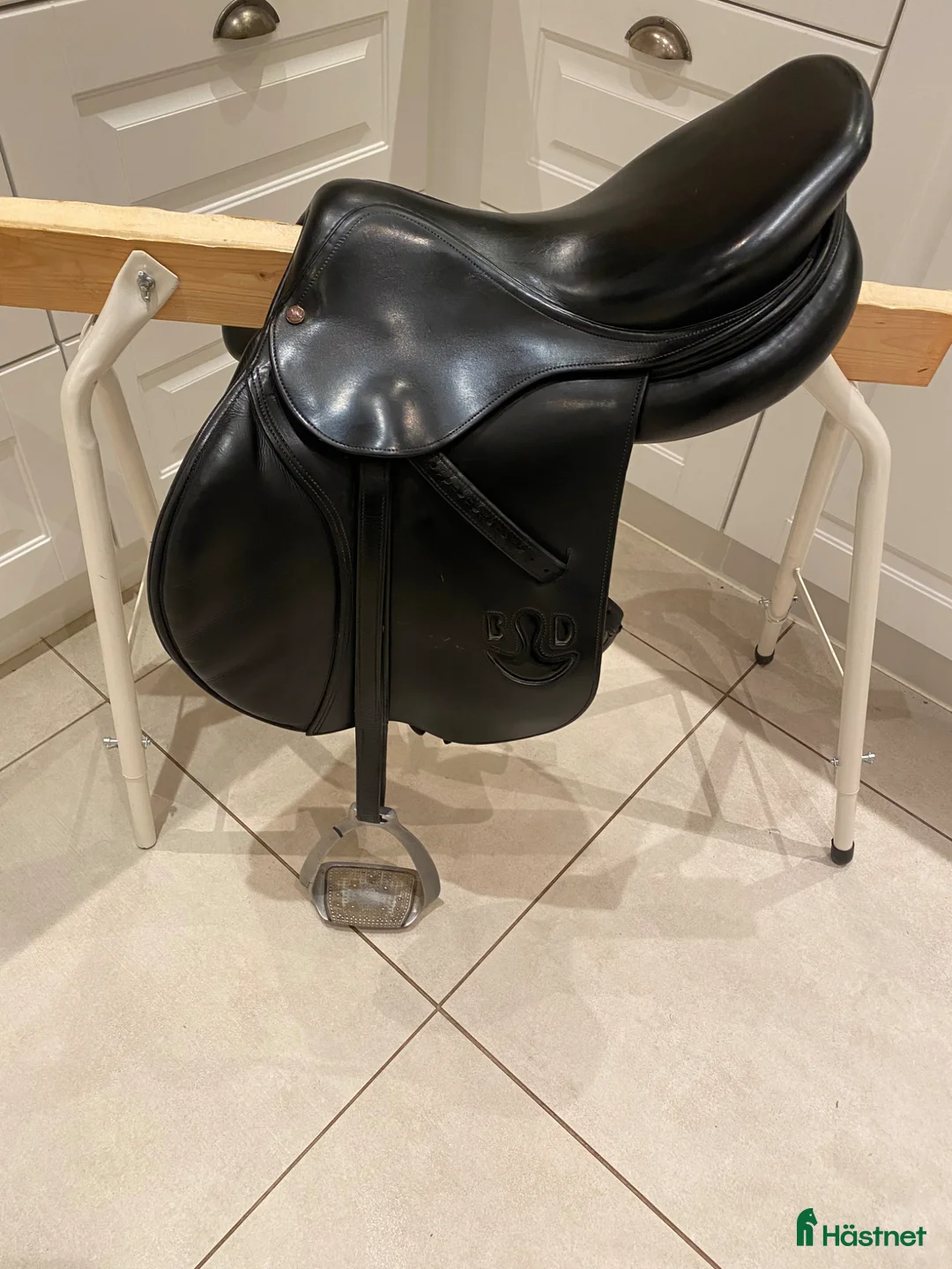 Sadlar hästutrustning till salu: Hopsadel - Annons 1