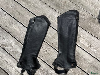 Ridstövlar ryttarutrustning till salu: Shortchaps i Nacka - Annons 3