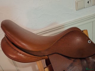 Sadlar hästutrustning till salu: Bekväm hoppsadel i Svanesund - Annons 1