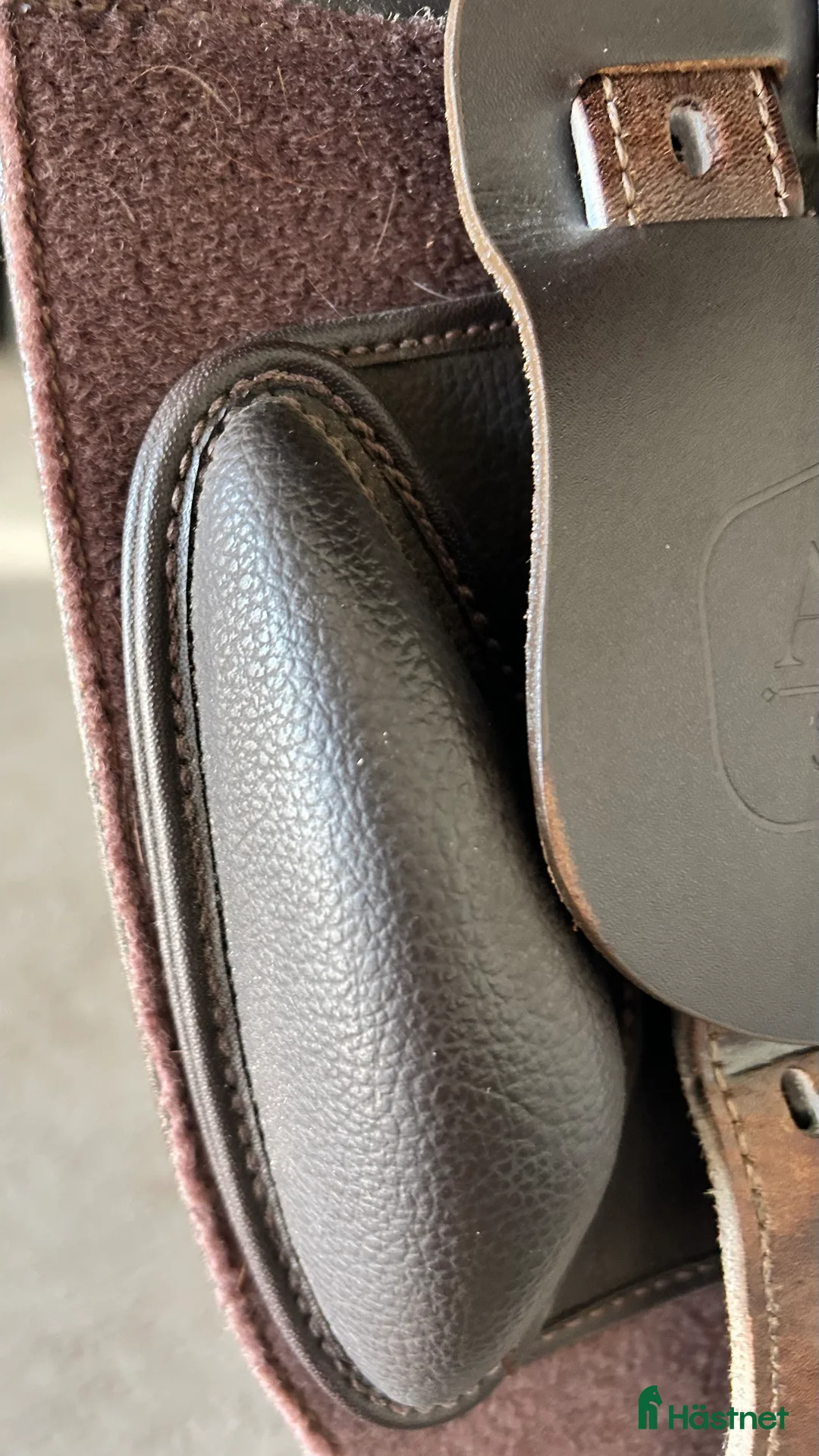 Sadlar hästutrustning till salu: Arena Jump 17’ Hoppsadel -brun i Trångsund - Annons 6