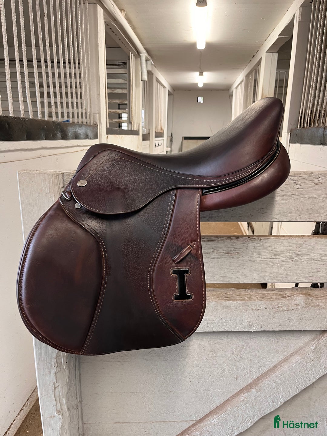 Sadlar hästutrustning till salu: Ikonic Elite Hoppsadel 17” i Forshaga - Annons 3