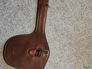 Sadeltillbehör hästutrustning Brun sadelgjord med magplatta 130 cm - Annons 3