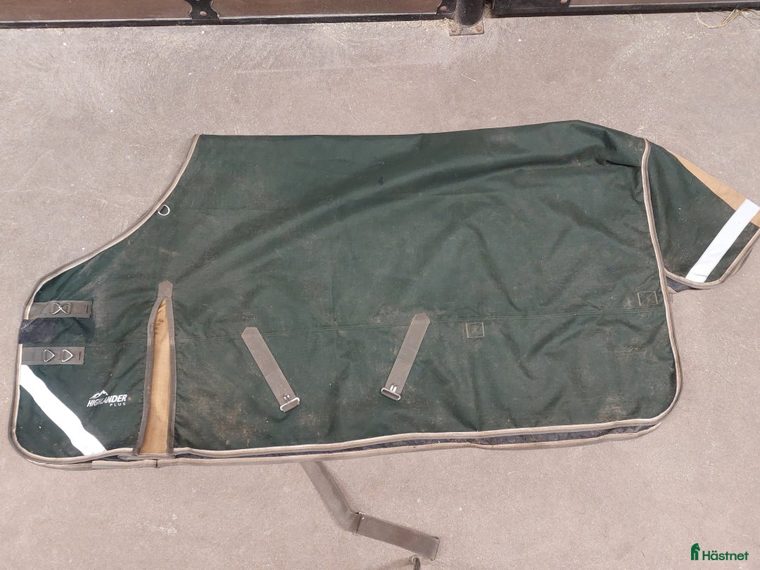 Täcken hästutrustning till salu: Shires highlander plus 50 g i Vaggeryd - Annons 1